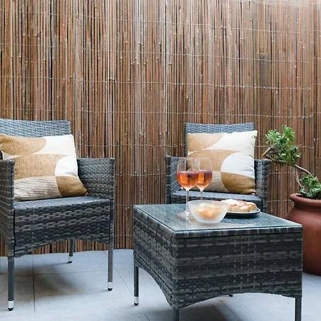 Superbe Studio Avec Terrasse A 5min A Pied Du Palais Cannes